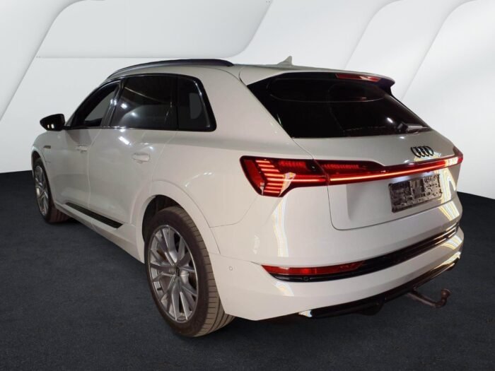 Audi e-tron 55 S Line quattro electric 300kW 2022 - Image 2