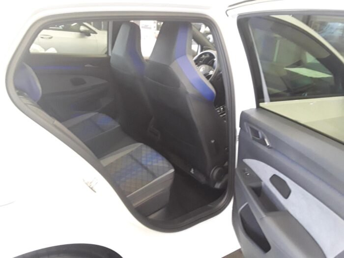 Volkswagen GOLF R 2022 - Image 7